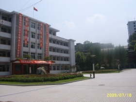 四川省粮食经济学校校园